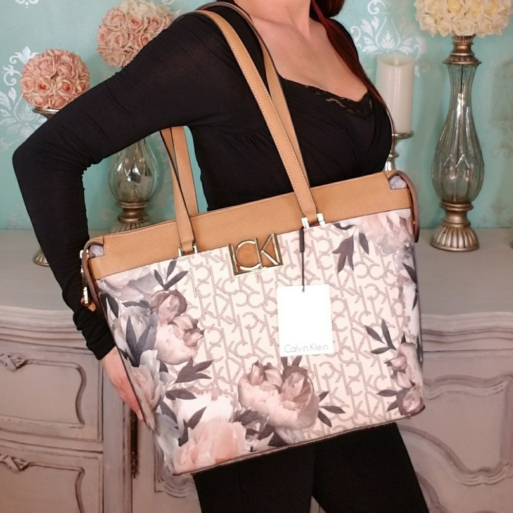 SOLD SOLD 💵 NWT Calvin Klein Tote Large Handbag